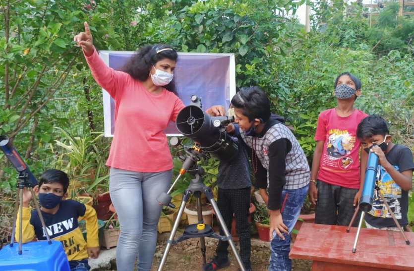 चंद्रमा के साथ चमकेगा शुक्र चंद्रमा के साथ चमकेगा शुक्र