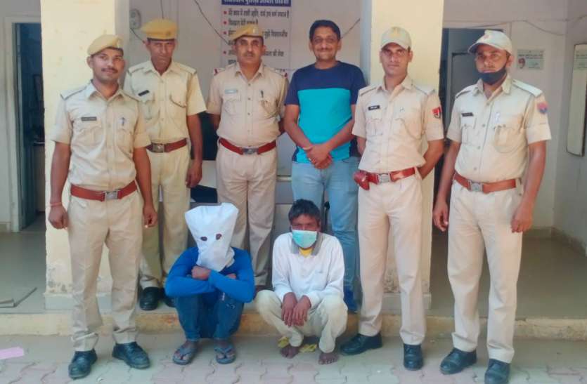 जोल्या लूटने के मामले में दो आरोपी गिरफ्तार जोल्या लूटने के मामले में दो आरोपी गिरफ्तार