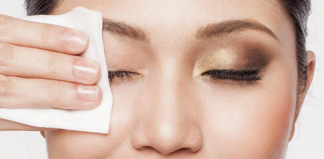 Natural Makeup Remover | How To Remove Makeup At Home Without Makeup  Remover: मेकअप हटाए बिना सोने के हैं बड़े नुकसान, इन घरेलू व प्राकृतिक  चीजों से हटाएं मेकअप | Patrika News