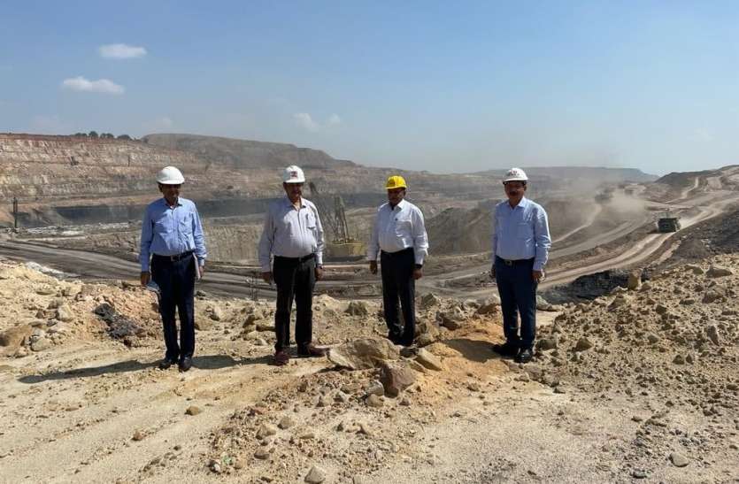 Coal crisis: NCL officials land on mine for increasing production कोयला संकट: एनसीएल अधिकारी खदान पर उतरे, उत्पादन बढ़ाने पर जोर
