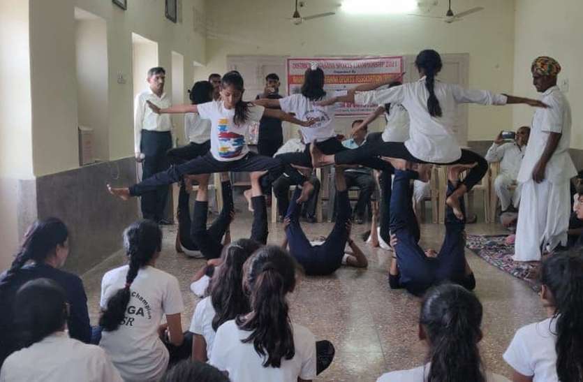 जिला स्तरीय योगासन प्रतियोगिता का आयोजन जिला स्तरीय योगासन प्रतियोगिता का आयोजन
