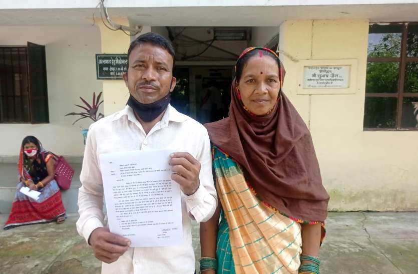 बेटियों के विवाह की सहायता राशि के लिए भटक रहे माता-पिता बेटियों के विवाह की सहायता राशि के लिए भटक रहे माता-पिता