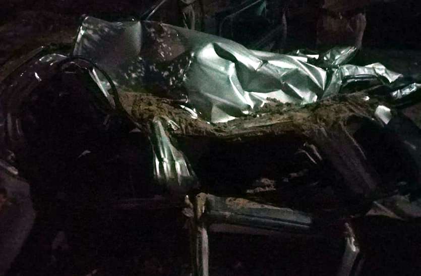 a3.jpg पोते को डॉक्टर के दिखाकर आ रहे दादा-दादी की ओवरलोड बजरी के डंपर ने ली जान