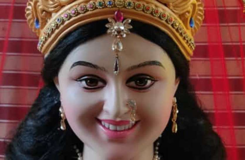 face.jpg भक्तों के चेहरों पर आए मुस्कुराहट ,इसलिए बनाई मातारानी की प्रतिमा