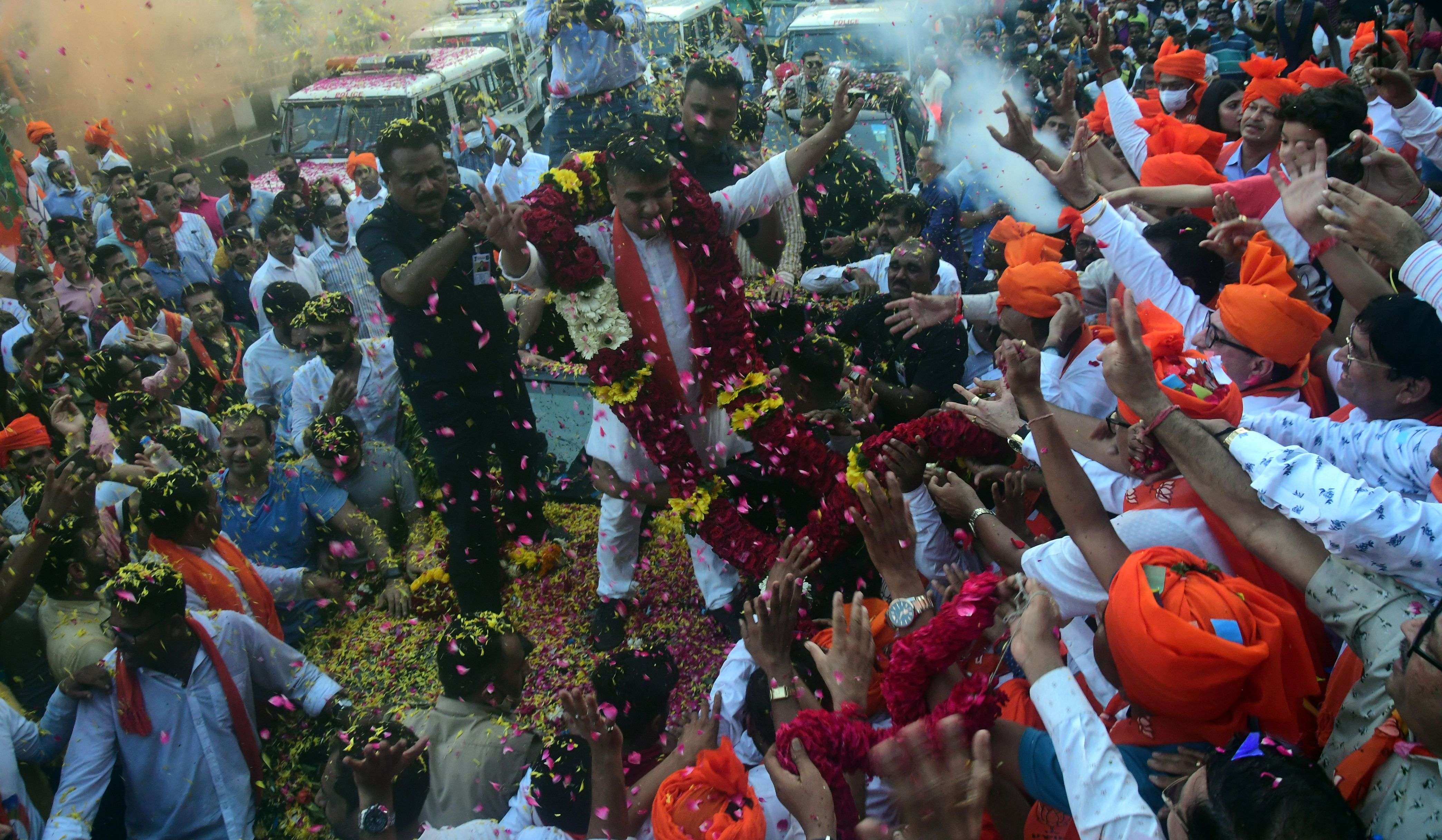 SURAT BJP NEWS: मंत्रियों के स्वागत में उमड़े भाजपा कार्यकर्ता