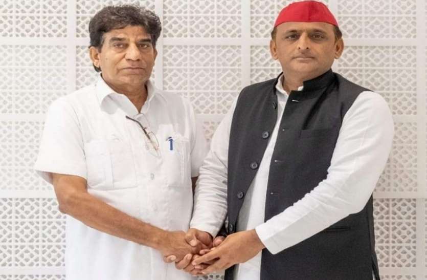 यूपी विधानसभा चुनाव के पहले कांग्रेस के पूर्व सांसद व दिग्गज नेता ने छोड़ी पार्टी, समाजवादी पार्टी का थामेंगे दामन यूपी विधानसभा चुनाव के पहले कांग्रेस के दिग्गज नेता एवं पूर्व सांसद ने छोड़ी पार्टी, समाजवादी पार्टी का थामेंगे दामन