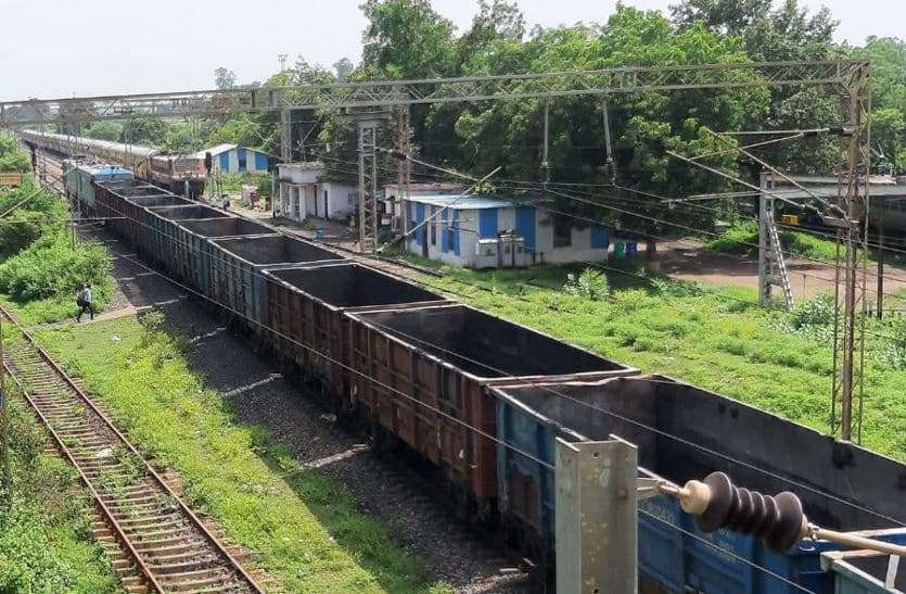 goods train news in katni बिजली घरों में कोयला संकट के बीच 6 महीने मेंं कटनी से दौड़ी 444 लांगहॉल