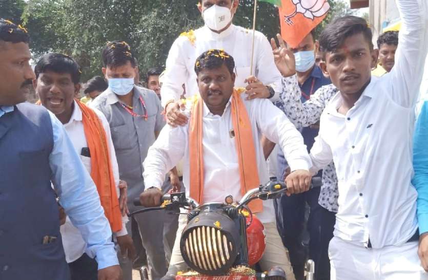 State President, Minister and MLA came out on bike बाइक पर बैठकर निकले भाजपा प्रदेश अध्यक्ष, मंत्री और विधायक