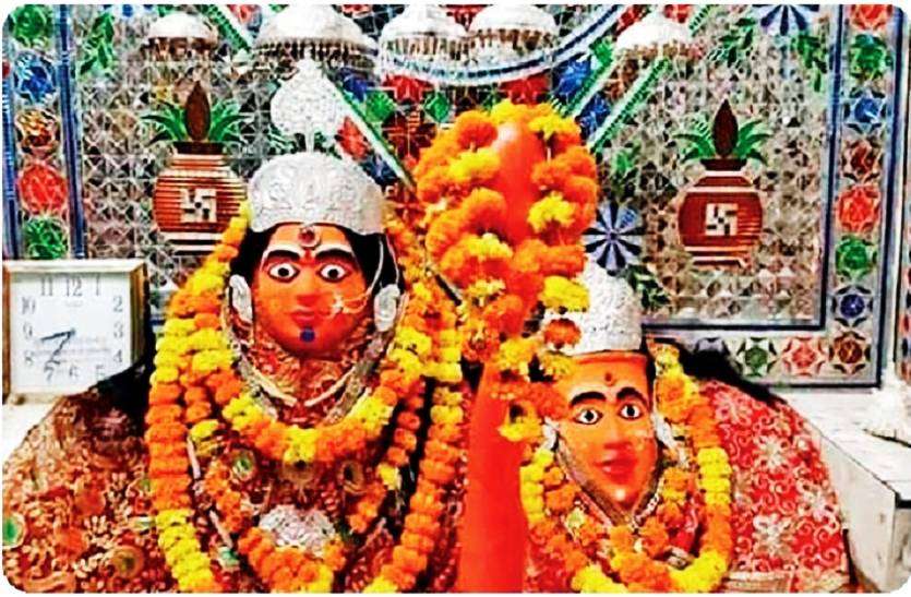 ma_chamundeshwari_devi.jpg Navratri 2021: नवरात्र में अपना स्वरूप बदलती है मां