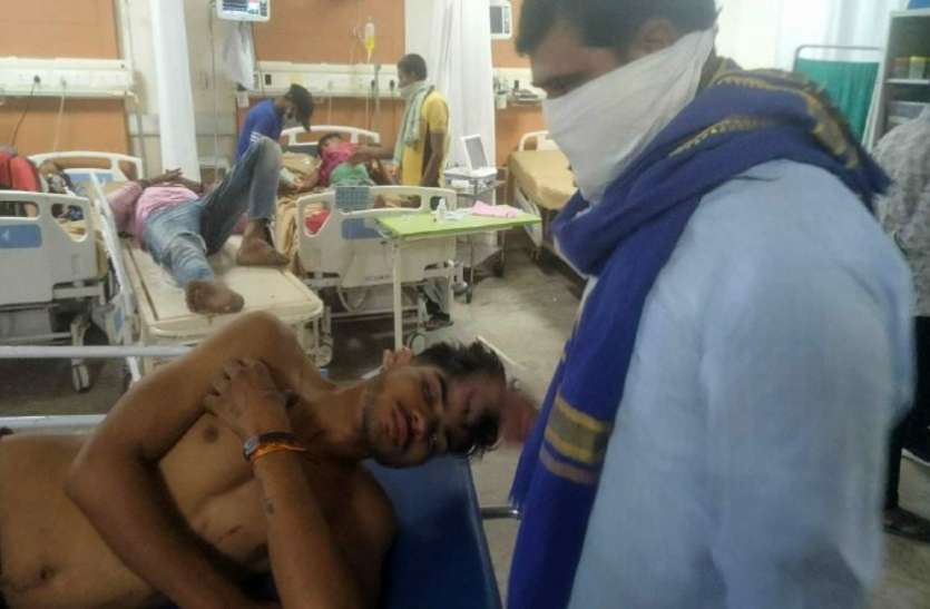 noida_marpeet.jpg दलित समाज की मीटिंग से नाराज हथियारबंद दबंगों ने किया दलित परिवार पर हमला