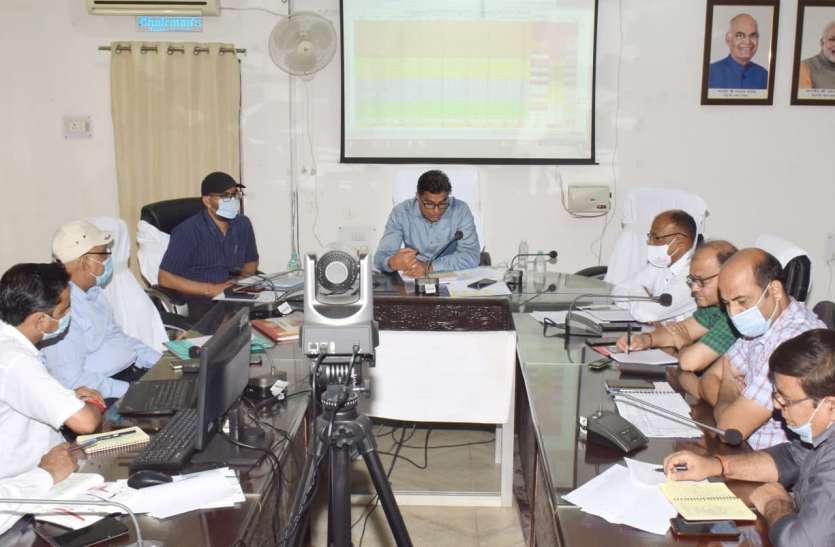A fortnight's chance to officers to purify land records in Singrauli भू-अभिलेखों को शुद्ध करने अफसरों को एक पखवाड़ा का मौका