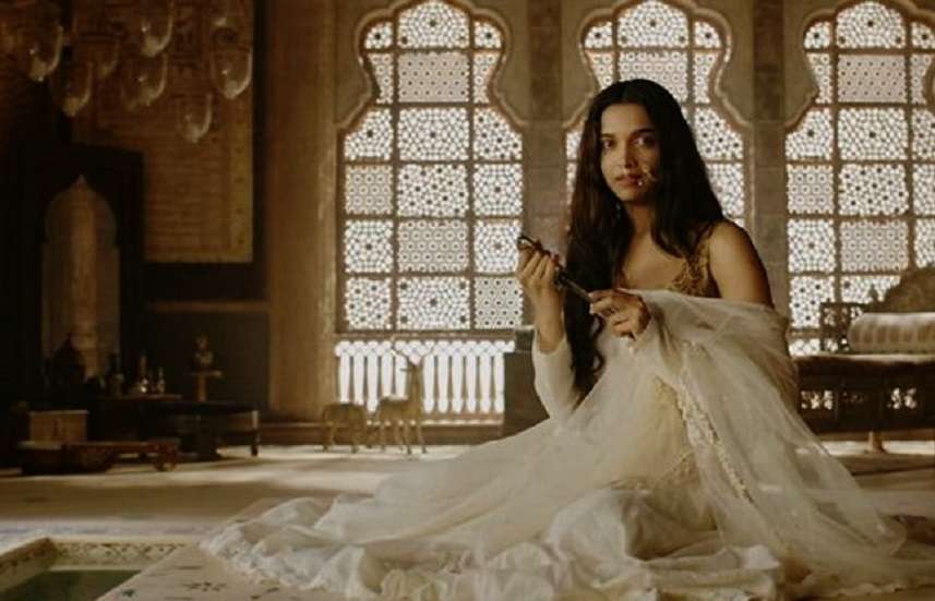 जानिए बॉलीवुड की सबसे महंगी कॉस्ट्यूम्स के बारे में,जो सिर्फ एक सीन के लिए ही डिज़ाइन की गई थी