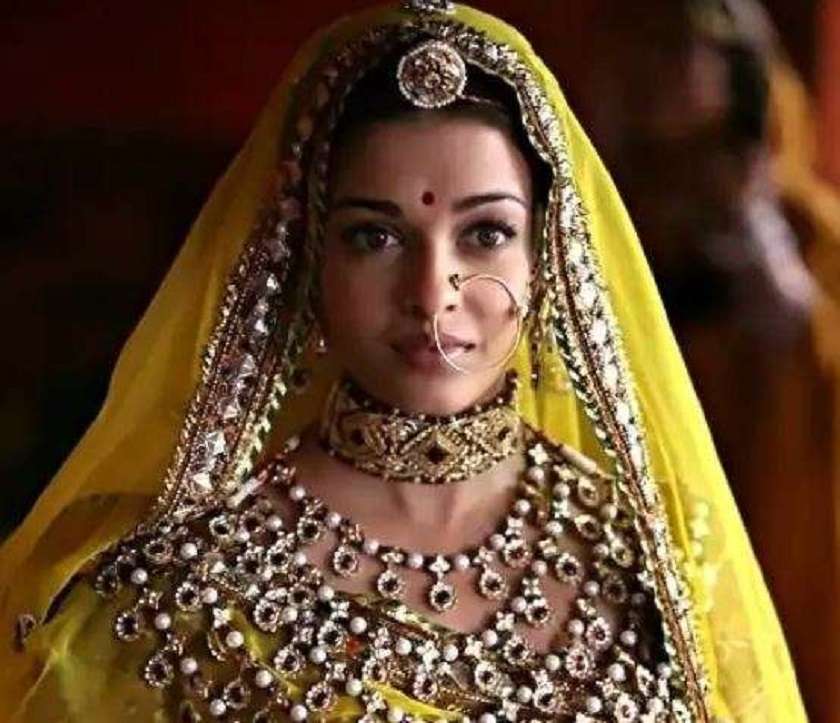 जानिए बॉलीवुड की सबसे महंगी कॉस्ट्यूम्स के बारे में,जो सिर्फ एक सीन के लिए ही डिज़ाइन की गई थी