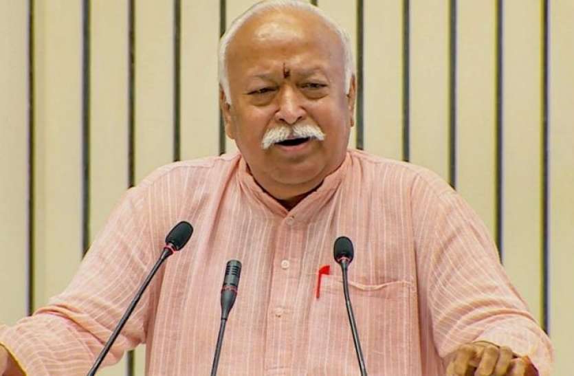mohan bhagwat says some people trying to defame Savarkar in india संघ प्रमुख मोहन भागवत का बयान, देश में चल रही सावरकर को बदनाम करने की साजिश