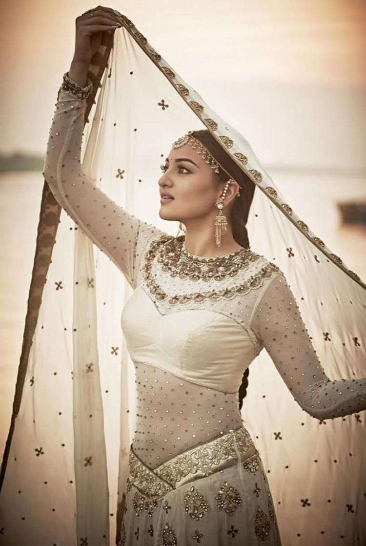 जानिए बॉलीवुड की सबसे महंगी कॉस्ट्यूम्स के बारे में,जो सिर्फ एक सीन के लिए ही डिज़ाइन की गई थी