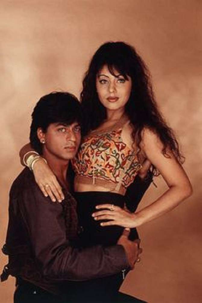 देखिए 90s की इन खास तस्वीरों को जिसमें शाहरुख़ खान और गौरी खान बेहद खुश नजर आ रहे हैं