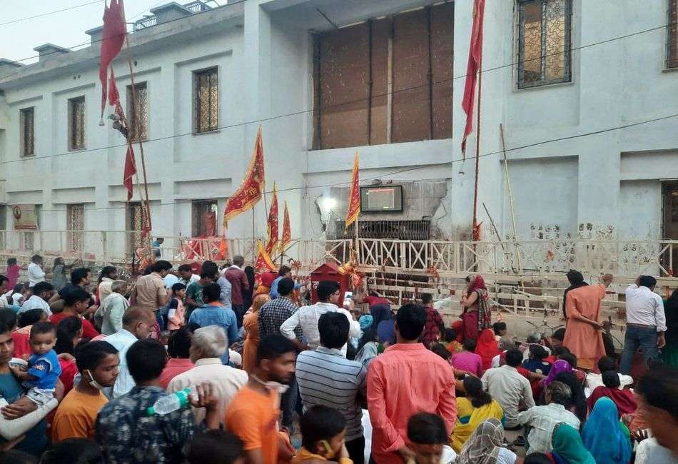 मेहंदीपुरा बालाजी मंदिर के कपाट बंद, भक्त नहीं कर सके अपने आराध्य के दर्शन