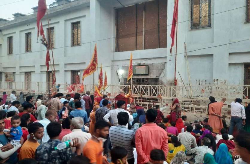 मेहंदीपुरा बालाजी मंदिर के कपाट बंद, भक्त नहीं कर सके अपने आराध्य के दर्शन मेहंदीपुरा बालाजी मंदिर के कपाट बंद, भक्त नहीं कर सके अपने आराध्य के दर्शन