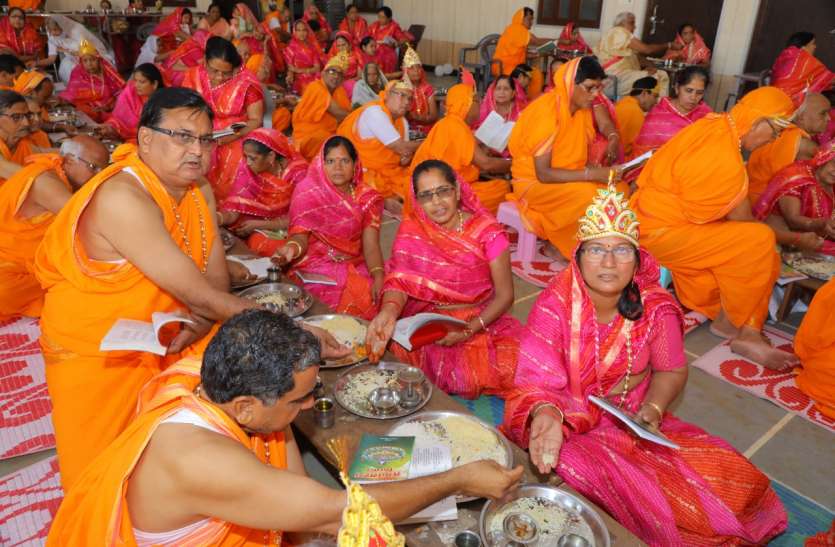 समवशरण में अष्टमंगल की स्थापना समवशरण में अष्टमंगल की स्थापना