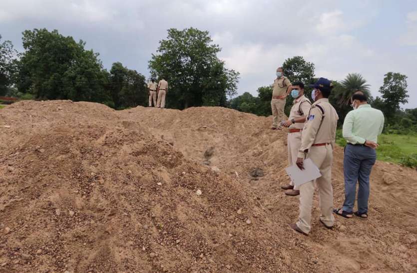 मुखबिर ने दी खबर, पुलिस ने 35 लाख की गाड़ी सहित पकड़ा माल मुखबिर ने दी खबर, पुलिस ने 35 लाख की गाड़ी सहित पकड़ा माल