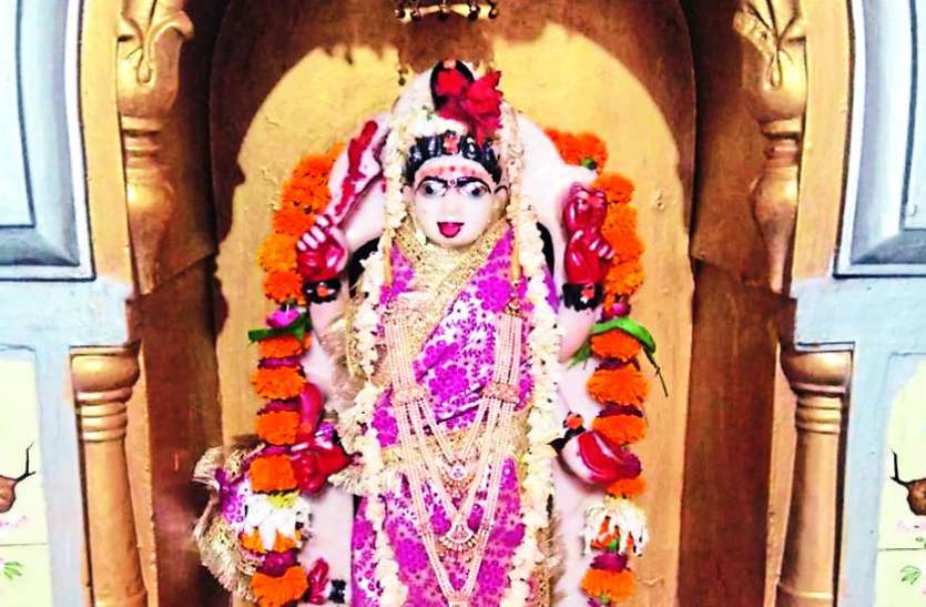 नवरात्रि विशेष : भक्तों पर आए संकट को हर लेती हैं तारा माई, कठिन है साधना नवरात्रि विशेष : भक्तों पर आए संकट को हर लेती हैं तारा माई, कठिन है साधना