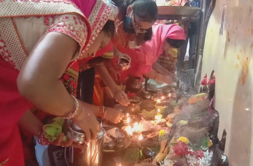 महाअष्टमी में मंदिरों में विशेष पूजा-अर्चना, मातारानी को लगाया भोग महाअष्टमी में मंदिरों में विशेष पूजा-अर्चना, मातारानी को लगाया भोग
