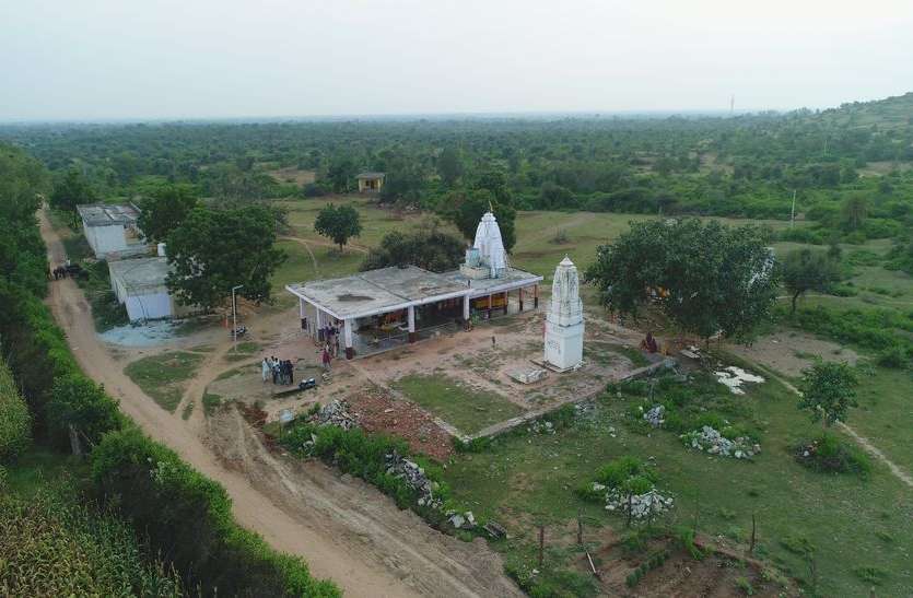 प्रकृती भी अपनी छटा से करती है मां का श्रृंगार प्रकृती भी अपनी छटा से करती है मां का श्रृंगार