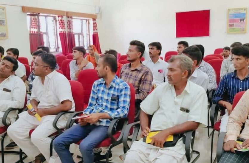 बकरीपालन व्यवसाय अपना युवा बनें आत्मनिर्भर बकरीपालन व्यवसाय अपना युवा बनें आत्मनिर्भर