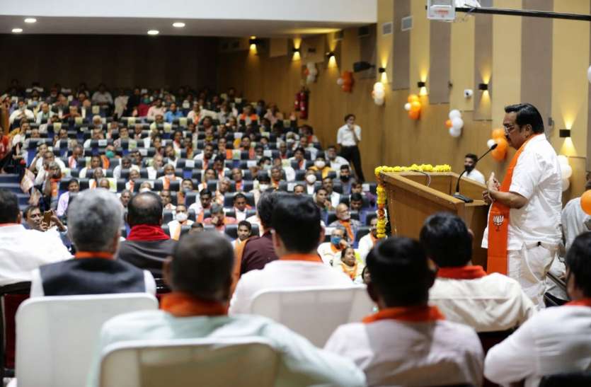 Gujarat: गुजरात विधानसभा चुनाव में भाजपा के 100 नए चेहरे देखने को मिलेंगे Gujarat: गुजरात विधानसभा चुनाव में भाजपा के 100 नए चेहरे देखने को मिलेंगे
