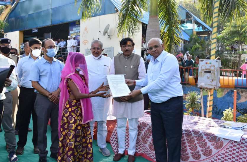 Free residential plots to the beneficiaries of nomadic castes