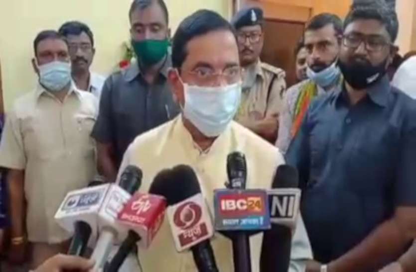 coal_minister_news.jpg Coal Crisis: कोयले की कमी पर बोले कोयला मंत्री- मुझे इसमें राजनीति नहीं करनी, जितनी जरूरत है हमने आज से ही उतनी सप्लाई दे दी