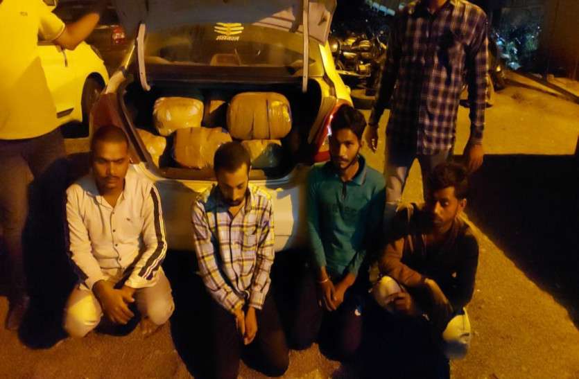 ganja_smuggler_in_raipur.jpg Raipur Crime: छोटी तस्करी के बाद गांजे की बड़ी खेप ले जाते गिरफ्तार, पुलिस से बचने बिना मोबाइल के सफर