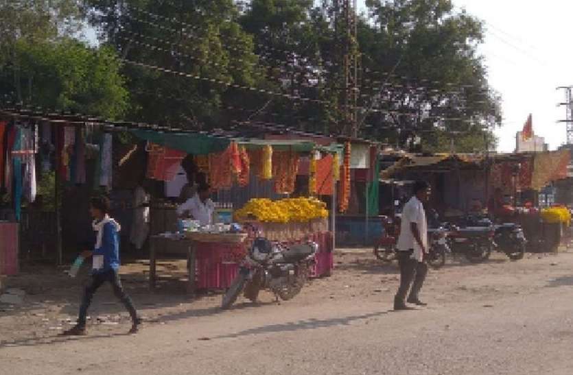 पालिका प्रशासन ने हाइवे के किनारे की गुमटियां हटाने के दिए निर्देश पालिका प्रशासन ने हाइवे के किनारे की गुमटियां हटाने के दिए निर्देश