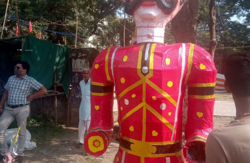 रावण, मेघनाद और कुंभकरण के पुतले देंगे वैक्सीन लगाने का संदेश रावण, मेघनाद और कुंभकरण के पुतले देंगे वैक्सीन लगाने का संदेश