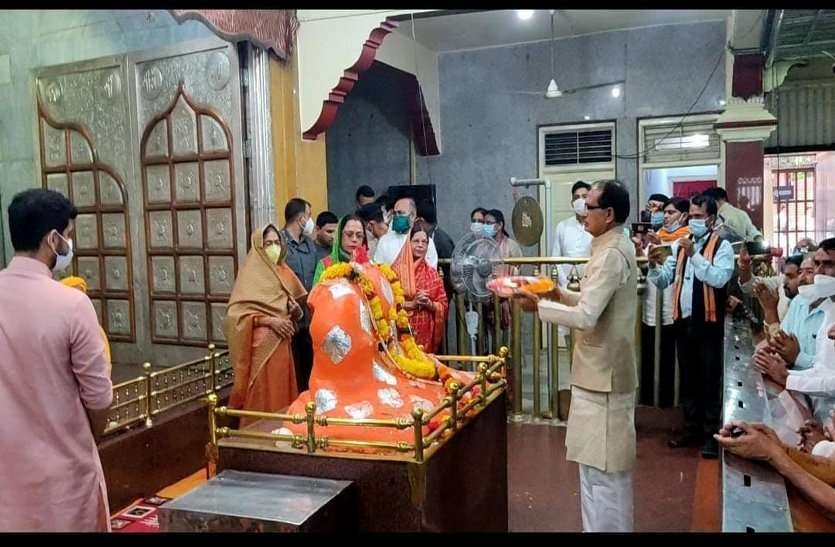 मां विजयासन से मुख्यमंत्री ने की मध्यप्रदेश की सुख समृद्धि की कामना मां विजयासन से मुख्यमंत्री ने की मध्यप्रदेश की सुख समृद्धि की कामना