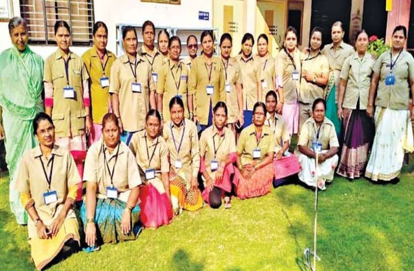 Wirewoman helping in the spark of electricity in Kolhapur
