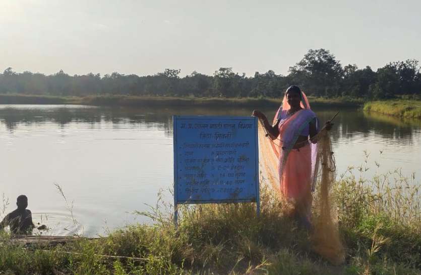 प्रधानमंत्री मत्स्य संपदा योजना का लाभ लेकर आर्थिक स्थिति मजबूत किया महिला कृषक ने प्रधानमंत्री मत्स्य संपदा योजना का लाभ लेकर आर्थिक स्थिति मजबूत किया महिला कृषक ने