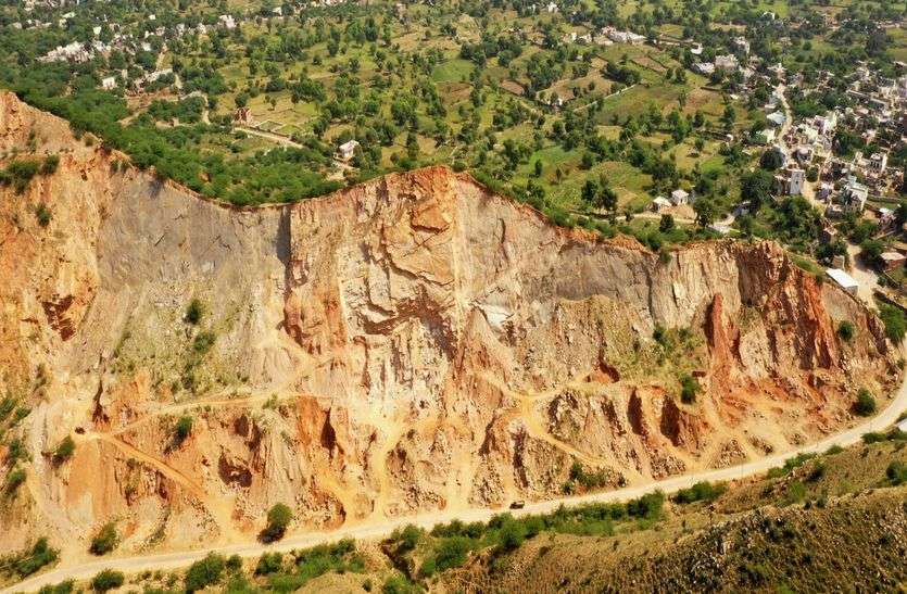 नासूर बनता अवैध खनन,पत्थरों का विकल्प मिले तो सुधरें हालात नासूर बनता अवैध खनन,पत्थरों का विकल्प मिले तो सुधरें हालात