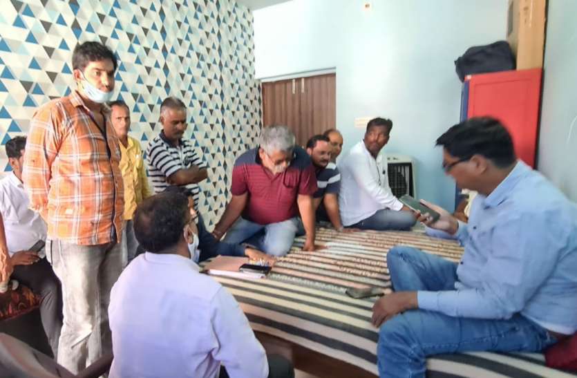 निगम यंत्रालय अभियंता के व्यवहार से कांग्रेस पार्षदों में रोष निगम यंत्रालय अभियंता के व्यवहार से कांग्रेस पार्षदों में रोष