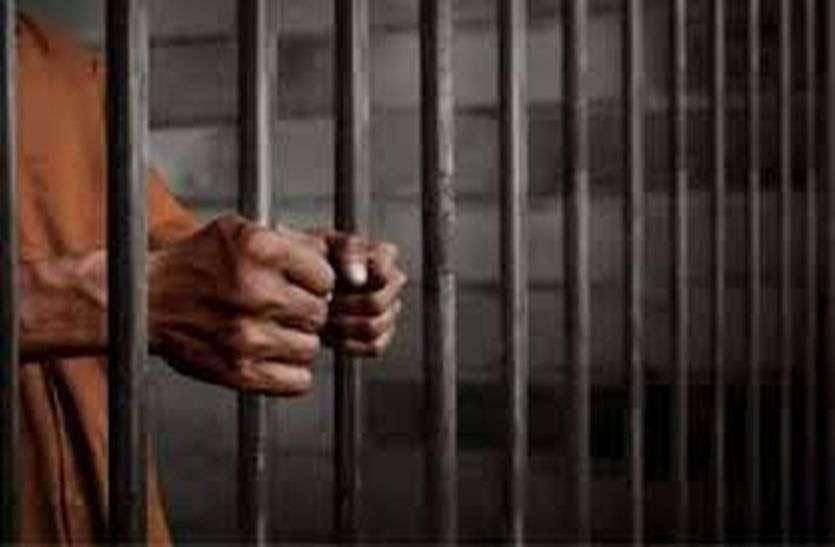 नाबालिग भांजी से बलात्कार के आरोप में मामा गिरफ्तार नाबालिग भांजी से बलात्कार के आरोप में मामा गिरफ्तार