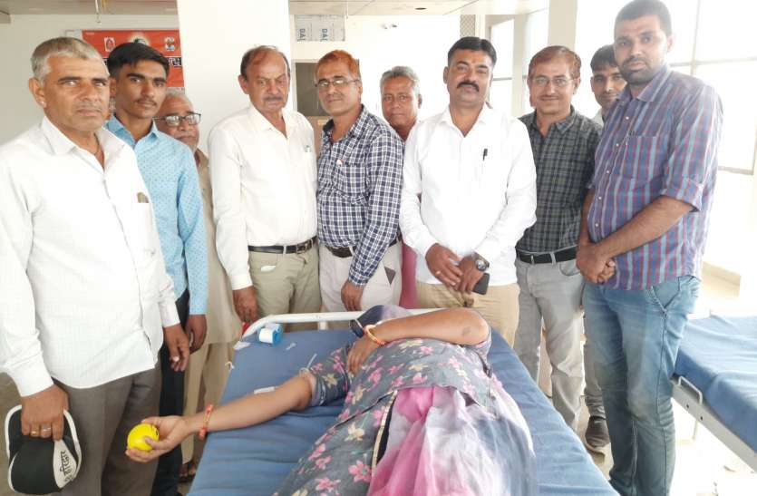 रक्तदान कर ठेंगड़ी की पुण्यतिथि मनाई रक्तदान कर ठेंगड़ी की पुण्यतिथि मनाई