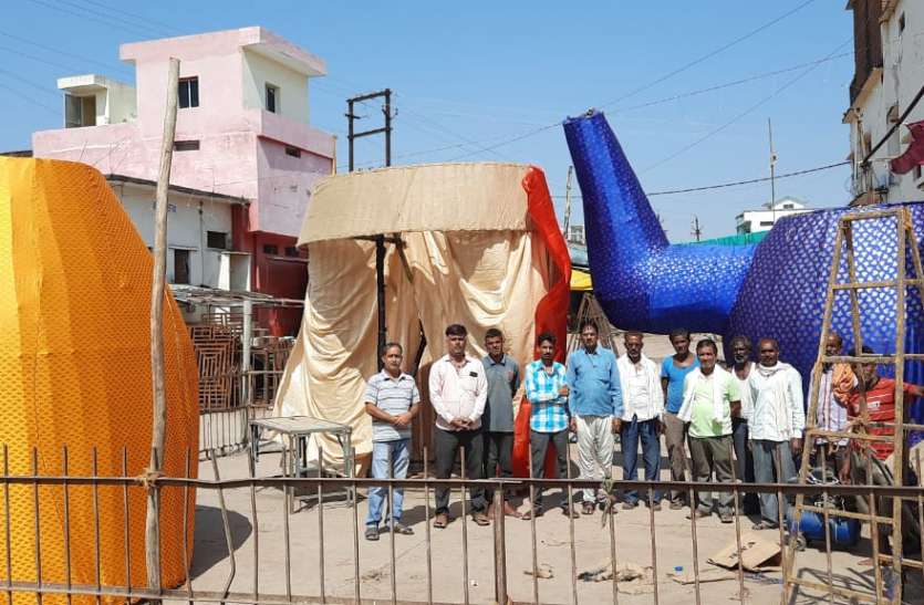 एक साल बाद दशहरा उत्सव का होगा आयोजन आज स्टेडियम में होगा 51 फीट के रावण का दहन