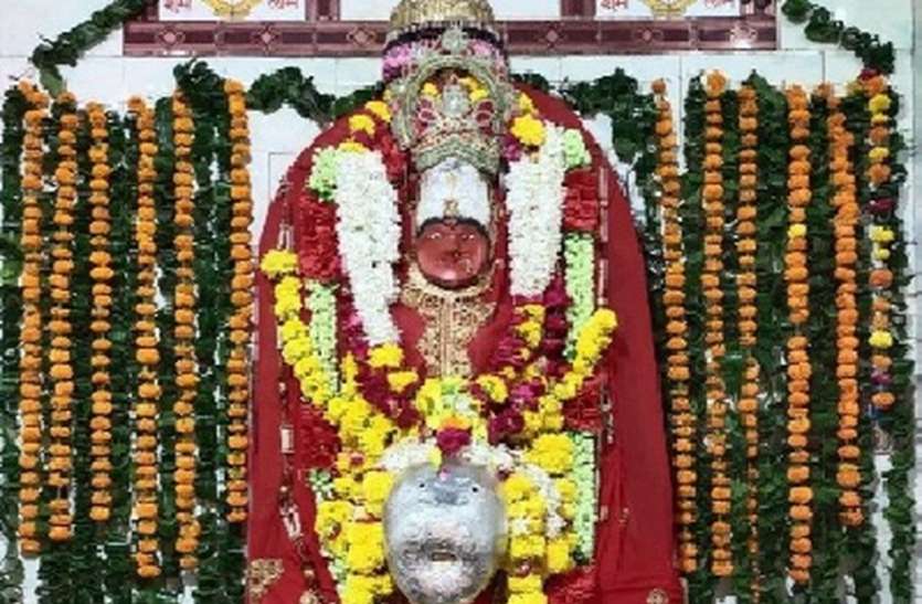 शारदीय नवरात्रि : दुर्गाष्टमी पर घर-घर पूजी कुलदेवी, माता मंदिरों में श्रद्धालुओं का लगा रहा तांता शारदीय नवरात्रि : दुर्गाष्टमी पर घर-घर पूजी कुलदेवी, माता मंदिरों में श्रद्धालुओं का लगा रहा तांता