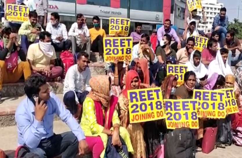 शहीद स्मारक पर फिर जुटे बेरोजगार युवा Protest- शहीद स्मारक पर फिर जुटे बेरोजगार युवा
