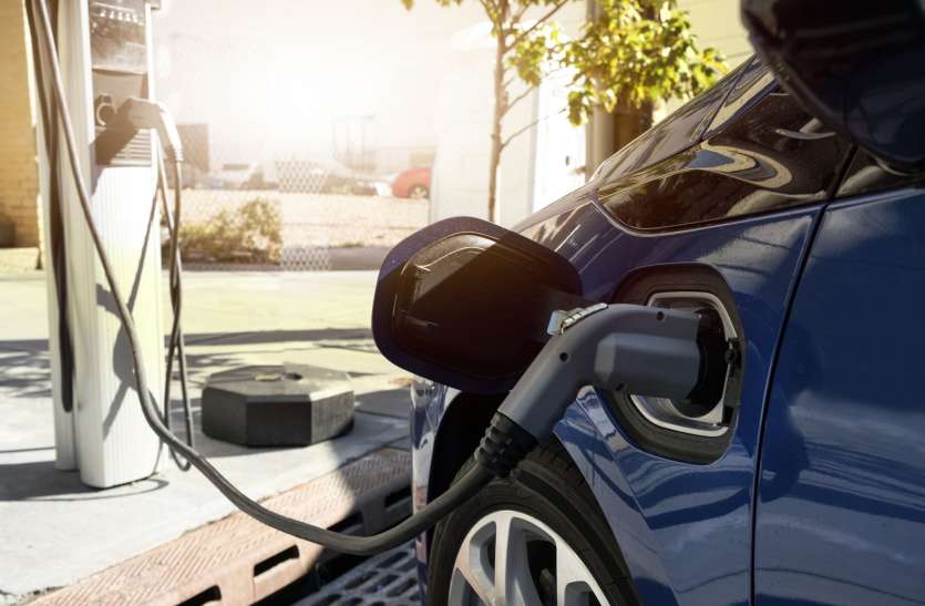 electric-car-recharging-in-charging-station-royalty-free-image-1585168794.jpg इलेक्ट्रिक व्हीकल को मिलेगा बढ़ावा, शहर में बनाएं जाएंगे 119 चार्जिंग स्टेशन बनाएंगे
