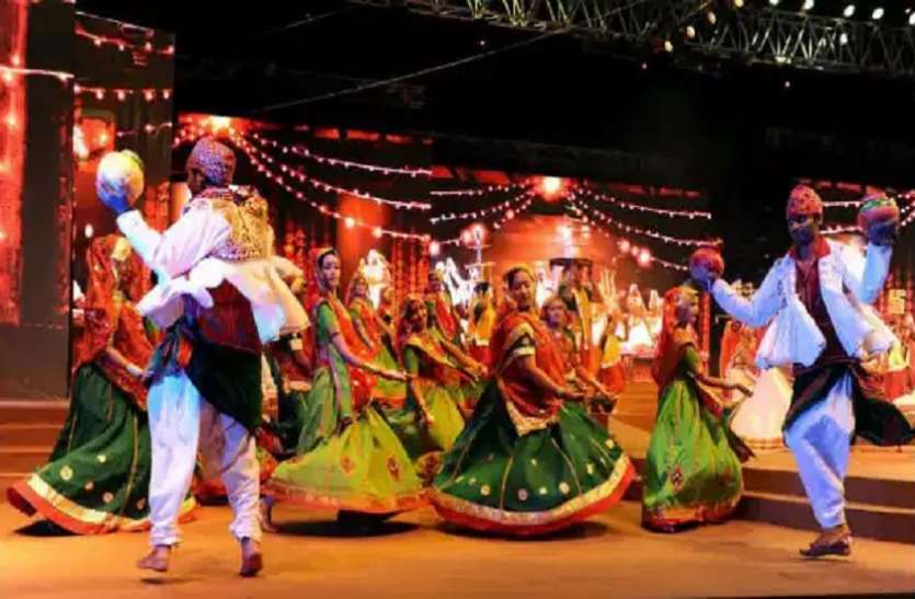 Garba and Dandiya dance in Puja pandals on the occasion of Navratri