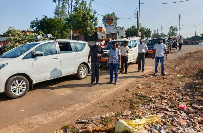 कलेक्टर अचानक पहुंचे कॉलोनियों में सफाई व्ववस्था देखने, गंदगी मिलने, डंप क्षेत्र से कचरे का उठाव न होने पर 1 मेट निलंबित, 3 को नोटिस कलेक्टर अचानक पहुंचे कॉलोनियों में सफाई व्ववस्था देखने, गंदगी मिलने, डंप क्षेत्र से कचरे का उठाव न होने पर 1 मेट निलंबित, 3 को नोटिस