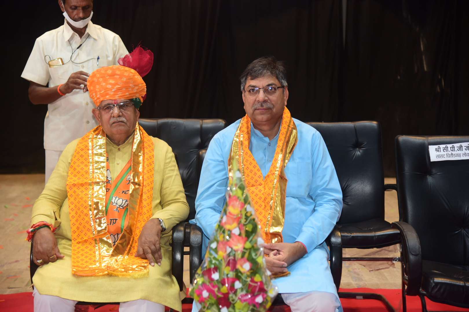 प्रतिपक्ष नेता गुलाबचंद कटारिया के जन्मदिन पर अभिनंदन समारोह में साथ में भाजपा प्रदेश अध्यक्ष डा सतीश पूनिया।