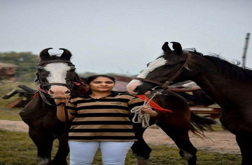 मारवाड़ी नस्ल के घोड़ों की दुनिया दीवानी, जानिए...किन हस्तियों को है घोड़ों से दीवानगी मारवाड़ी नस्ल के घोड़ों की दुनिया दीवानी, जानिए...किन हस्तियों को है घोड़ों से दीवानगी