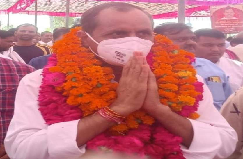 सोशल मीडिया पर राज्यमंत्री की फेक आईडी बनाई, परिचितों से मांगे पैसे सोशल मीडिया पर राज्यमंत्री की फेक आईडी बनाई, परिचितों से मांगे पैसे
